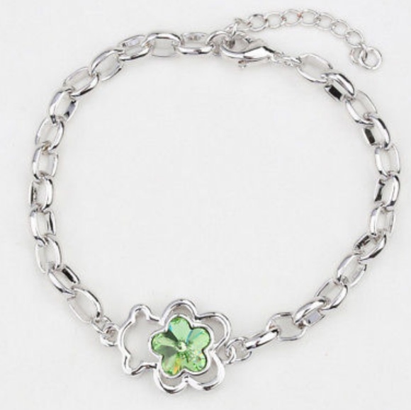 Jewelry - Silver green bear pendant bracelet chain